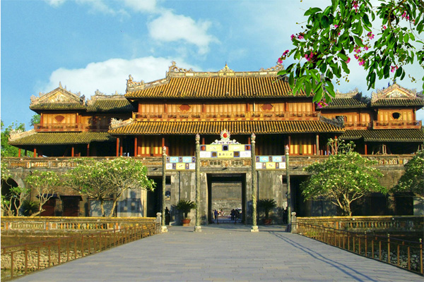 Hue Daily Tour