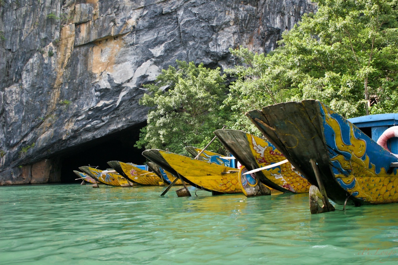 Hue - PhongNha Caves 2 Days