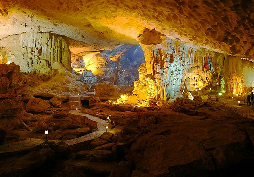 Hue - PhongNha Caves 2 Days