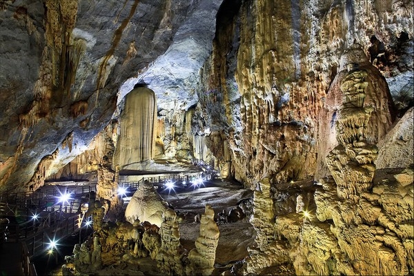 Hue - PhongNha Caves 2 Days