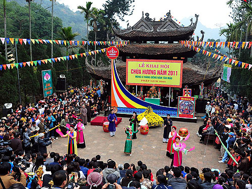 Perfume Pagoda Tour