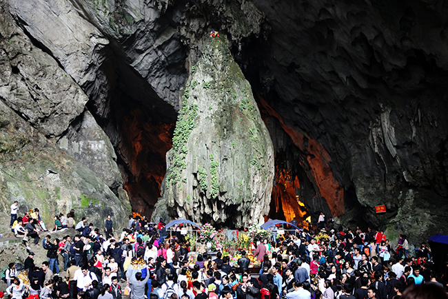 Perfume Pagoda Tour